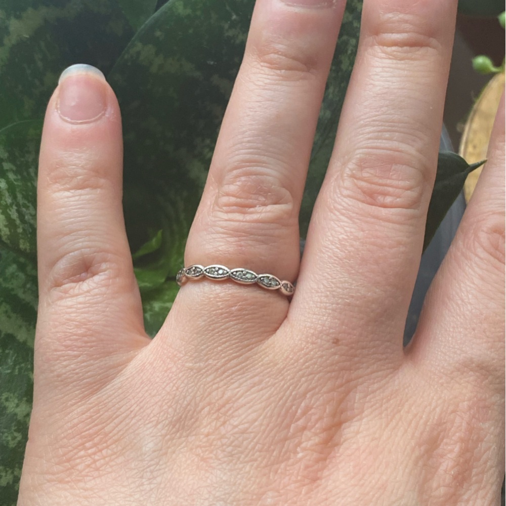 Pandora Silver Sparkling Leaves Ring size 7
